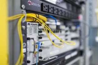 芯片股集體狂歡 是自信還是自戀？——集成電路設計熱潮下的冷思考